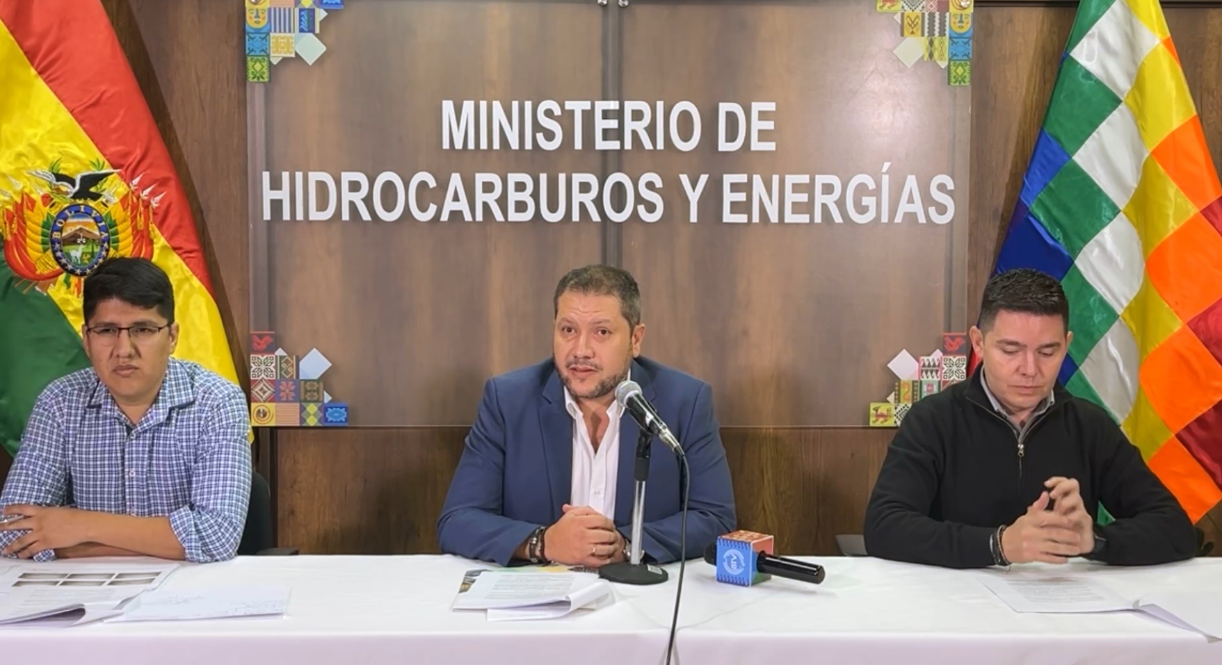 Ministro de Hidrocarburos y Energía, Alejandro Gallardo autoriza libre importación de diésel combustible