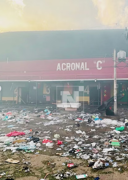 El incendio de Barrio Lindo es una tragedia anunciada: el fuego devora el 40% de la feria tras meses de avisos ignorados por el municipio