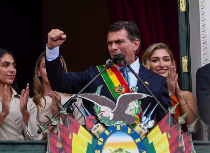El regalo de Rodrigo Paz a Bolivia en su aniversario: Devaluación, tarifazos, impunidad y el retorno del FMI